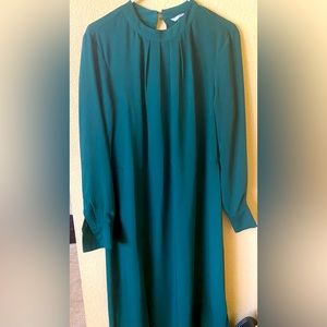 Hunter green elegant dress, long sleeve and long dress with a slit